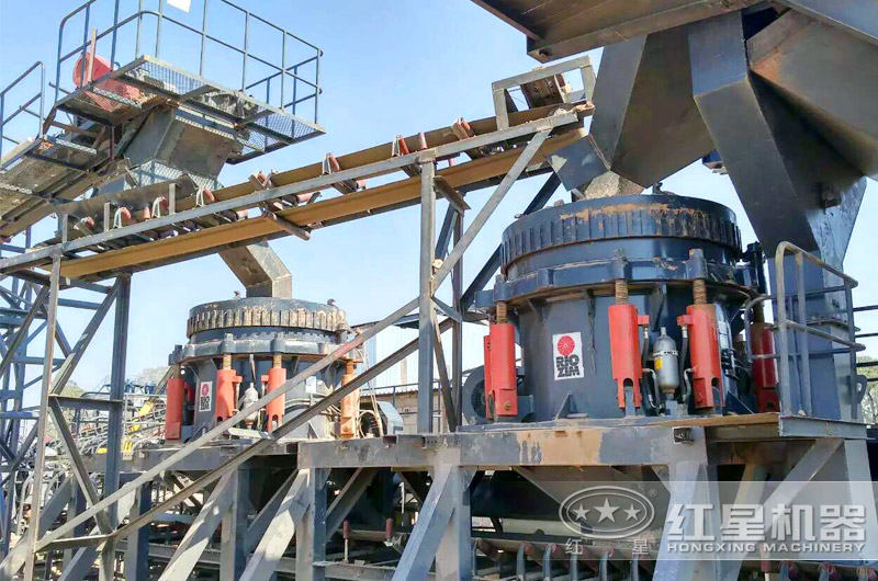 圓錐破碎機工作現(xiàn)場 圓錐破碎機工作現(xiàn)場