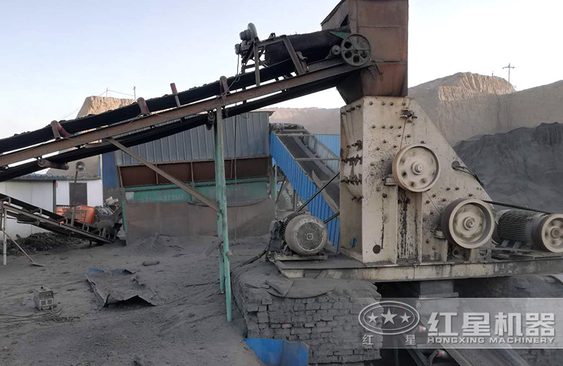 雙擊無篩底粉碎機處理煤矸石作業現場 雙擊無篩底粉碎機處理煤矸石作業現場